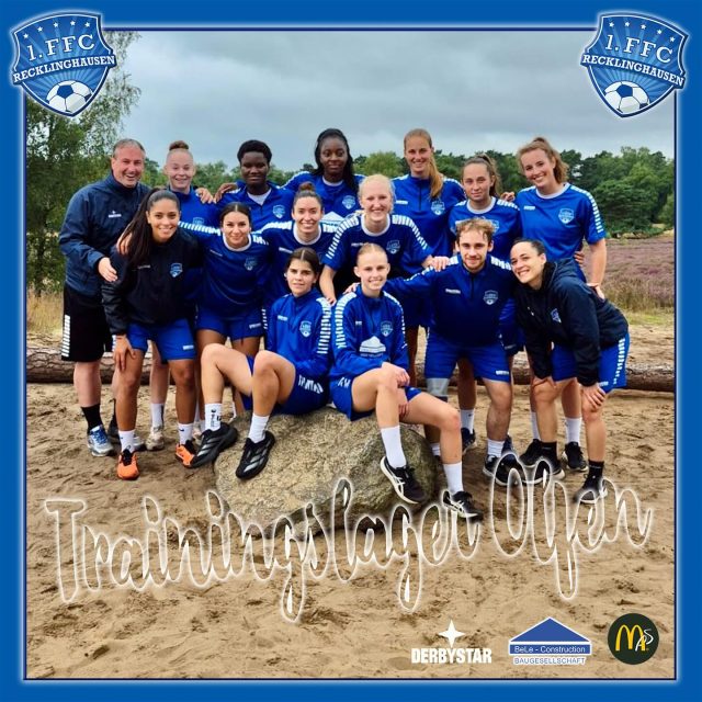 💙🤍 𝓣𝓻𝓪𝓲𝓷𝓲𝓷𝓰𝓼𝓵𝓪𝓰𝓮𝓻 𝓞𝓵𝓯𝓮𝓷 ⚽️
Sebastian Middeke und Johannes Brune-Gringmuth haben die Mannschaft zum Trainingslager nach Olfen eingeladen.
Rund um das @phoenix_spa_olfen laufen die Vorbereitungen für die am 17.8. mit dem Pokalspiel gegen die @s04frauen beginnende Saison.
Die Stimmung ist prächtig … das Foto zeigt eine Laufgruppe 🏃🏻♀️➡️🏃🏻♀️➡️🏃🏻♀️➡️ mit Co-Trainer @johannesbrune.
Wir freuen uns schon riesig auf euch, Mädels .
𝓐𝓵𝓵𝓮 𝓚𝓻𝓪𝓯𝓽 𝓯𝓾̈𝓻 𝓭𝓮𝓷 𝓕𝓕𝓒 💪🏼💙🤍
@bele_construction_gmbh
#frauenfussball #regionalliga #trainingslager #team #vorbereitung #derbystar #mcdonaldsde