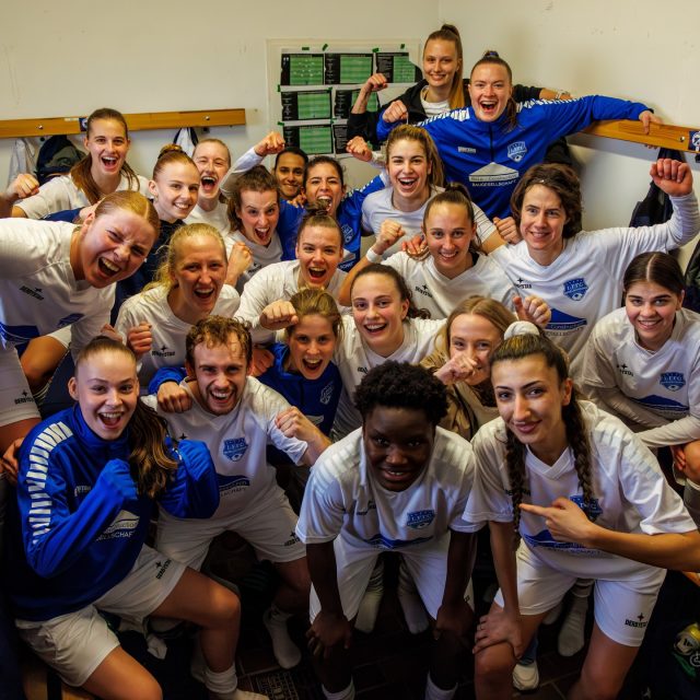 💙🤍 𝙃𝙚𝙞𝙢𝙨𝙞𝙚𝙜 💯 #𝙁𝙁𝘾𝘿𝙀𝙐 🥳

Unsere Frauen knüpfen an die erfolgreiche Winterpause nahtlos an. Mit einer souveränen Vorstellung erspielt sich das Team von Cheftrainer Björn Sobotzki und Co-Trainer Claudius Glania ein 3:1 gegen die @svdeutz05frauen.

Die tolle Entwicklung des gesamten Teams ist offensichtlich. Mit den zahlreichen Testspielerfolgen im Rücken treten die Mädels selbstbewusst auf und suchen stets den schnellen Weg nach vorn.

Auffällig ist die neu hinzugewonnene Abschlussqualität im Sturm. Wie in den Testspielen zuvor erzielten auch gegen Deutz die Stürmerinnen die Tore.

🥁 Glückwunsch 💙🤍 FFC 👏

🔜 SO 22.03.2026 TOP-Spiel
⏰ 15 Uhr
⚽️ #BVBFFC

Bilderbogen vom Heimsieg gegen Deutz 05
📸 @ric.baumert 

@bele_construction_gmbh 
@derbystar 
@mcdonaldsde