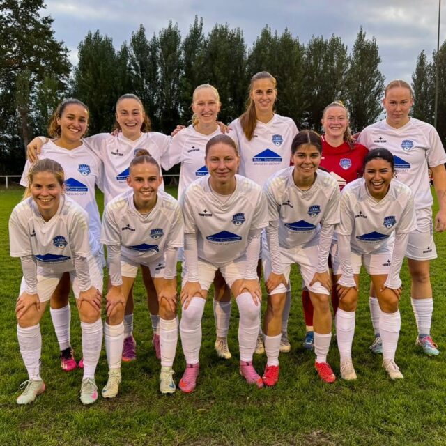 💙🤍 Kreispokal #𝗘𝗥𝗞𝗙𝗙𝗖 ⚽️

Flutlichtspiel
Kreispokal 2. Runde
Bezirksliga vs. Regionalliga
Titania Erkenschwick vs. 1.FFC RE
⚽️ 1:4 

📸 @ric.baumert 

#recklinghausen #erkenschwick #kreispokal #derby #flutlicht #kampf #team #auswärtssieg #bele_construction_gmbh #derbystar #mcdonaldsde