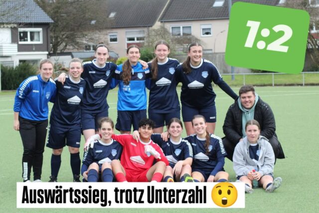 Was für ein Kampf! 💪⚽💙🤍

Für uns, die Damen II, ging es zum Auswärtsspiel nach Börnig. Ein Spiel, das von Beginn an unter keinem guten Licht stand. Wir waren gezwungenermaßen nur zu zehnt angereist, dazu noch mit angeschlagenen Spielerinnen. Börnig hingegen trat mit elf Spielerinnen auf dem Feld und vier Auswechselspielerinnen auf der Bank an und hatte damit alle Möglichkeiten. Ihr Ziel war klar: Die drei Punkte sollten zuhause bleiben.
Aber nicht mit uns.

Nach einer turbulenten Anfangsphase mit drei riesigen Chancen, die wir leider nicht nutzen konnten, wurde schnell klar: Heute kann nur der Kampf entscheiden. Und genau diesen Kampf lieferten wir. Mit einer enormen Willensleistung schafften wir es, das 0:0 in die Halbzeit zu retten. In der Pause haben wir uns als Team noch einmal motiviert und waren uns einig: Jetzt wollen wir endlich die Führung übernehmen.

Doch wie so oft kam es anders. Börnig belohnte sich nach einer guten Aktion mit dem 1:0. Trotzdem gaben wir nicht auf. Wir machten weiter Druck  immer und immer wieder. Und schließlich wurden wir nach einem schönen Angriff mit dem Ausgleich zum 1:1 belohnt.
Dieser Treffer hat uns wie neu belebt. Alle Mädels, ob angeschlagen oder nicht, gaben noch einmal 80 % mehr und wuchsen über sich hinaus. Die Folge: Wir erzielten das zweite Tor und gingen in Führung.

Die letzten Minuten liefen, jeder Schritt tat mittlerweile weh. Doch unsere Mädels gingen diese Schritte  für das Team, für den Sieg. Und nach den gefühlt längsten zwei Minuten Nachspielzeit durften wir einen absolut verdienten Sieg in Unterzahl feiern.

#1ffcrecklinghausen #recklinghausen #frauenfussball #hohenhorstmädels 

@bele_construction_gmbh @derbystar @mcdonaldsde
