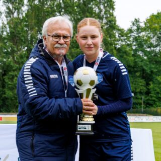 🏆 𝙁𝙁𝘾 𝙝𝙤𝙡𝙩 𝙙𝙚𝙣 𝙆𝙧𝙚𝙞𝙨𝙥𝙤𝙠𝙖𝙡 💙🤍

🔙 6:3 Sieg in einem sehr unterhaltsamen #Finale gegen Concordia Flaesheim @1_frauen_flaesheim 

Das war Werbung für den #frauenfussball im Kreis Recklinghausen. 9 Tore, viele Strafraumszenen, hoch und runter , mega Stimmung auf der Tribüne … 🔝

📸 @ric.baumert 

@bele_construction_gmbh 
@derbystar
@mcdonaldsde