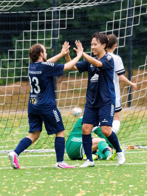 💙🤍 𝙏𝙚𝙨𝙩𝙨𝙥𝙞𝙚𝙡𝙨𝙞𝙚𝙜 𝙜𝙚𝙜𝙚𝙣 𝙏𝙎𝙑 𝙎𝙤𝙡𝙞𝙣𝙜𝙚𝙣 💥

🔹 Der FFC startet erfolgreich an der neuen Heimspielstätte in Oer-Erkenschwick. In dieser Saison trainieren und spielen unsere Frauen auf der Sportanlage des FC 26 Erkenschwick @fc26de .

🔹 Im Testspiel gegen die @tsvsolingen_damen1 holte sich das Team von Cheftrainer Björn Sobotzki mit einem souveränen 4:0 (2:0) Sieg weiteres #Selbstvertrauen für die schwierigen Aufgaben in den nächsten Wochen.

🔹 Jeweils einen #Doppelpack erzielten Jennifer Moses @_jenny.ms und Nick Barnes @nick.brns 👌👌

📸 @ric.baumert 

#frauenfussball #team #recklinghausen

@caseapartments 
@dombaugmbh 
@bauenundleben 
@mcdonaldsde 
@derbystar